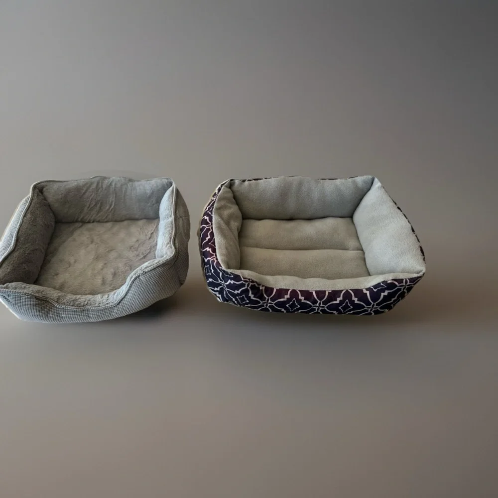 Dogs Bedding. Set of 2. Small Size Dogs Or Cats. Excellent Condition